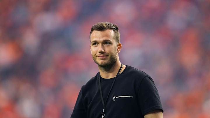 WATCH: McKenzie Milton shows off custom Hula Bowl Helmet WATCH: McKenzie Milton shows off custom Hula Bowl Helmet