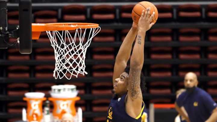 Cal-Washington Basketball Live Game Updates: Huskies Pull Away to Win 64-55