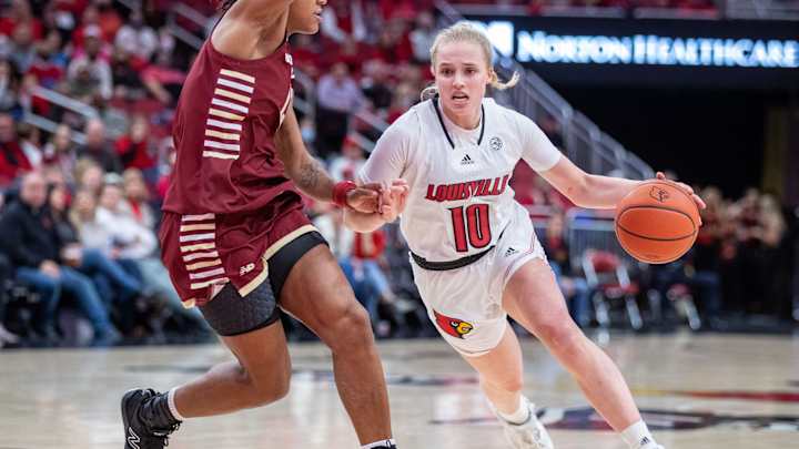 Louisville Pulls Away From Syracuse for 14th Straight Win Louisville Pulls Away From Syracuse for 14th Straight Win