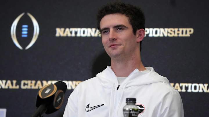 Stetson Bennett Surprises Fans While Working Raising Cane’s Drive-Thru