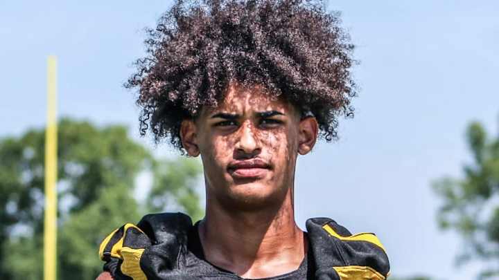 Top-5 quarterback in 2023 class gives high praise to Florida State's campus