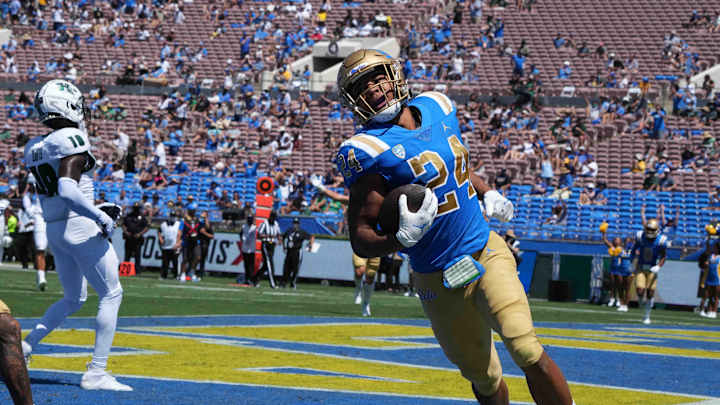 UCLA Running Back Zach Charbonnet Announces Return, Passes on NFL Draft