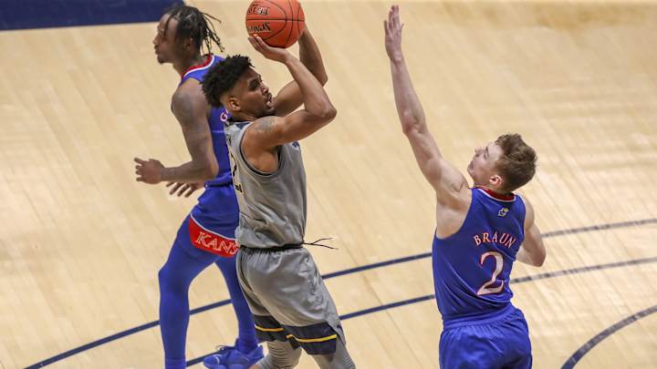 PREVIEW: West Virginia Faces Tough Test at Kansas