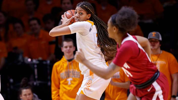Lady Vols Star Center Heads to Locker Room in First Half Against Kentucky Lady Vols Star Center Heads to Locker Room in First Half Against Kentucky