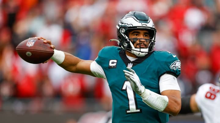 Howie Roseman Should Back Jalen Hurts as His QB in 2022 Howie Roseman Should Back Jalen Hurts as His QB in 2022