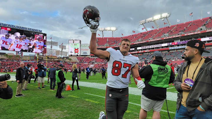 Mike Evans, Rob Gronkowski Make History During Buccaneers' Win Over Eagles Mike Evans, Rob Gronkowski Make History During Buccaneers' Win Over Eagles