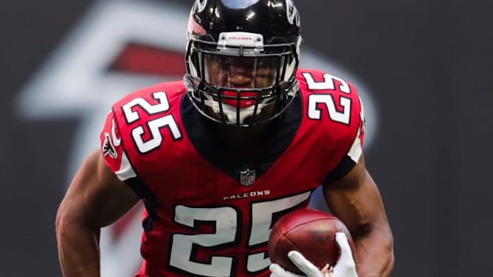 Cowboys Sign Futures Contracts with 13 Players, Including 3 RBs