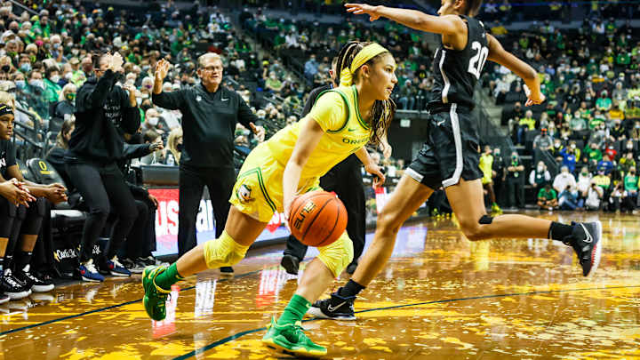 Oregon Routs Shorthanded No. 9 UConn 72-59 Oregon Routs Shorthanded No. 9 UConn 72-59