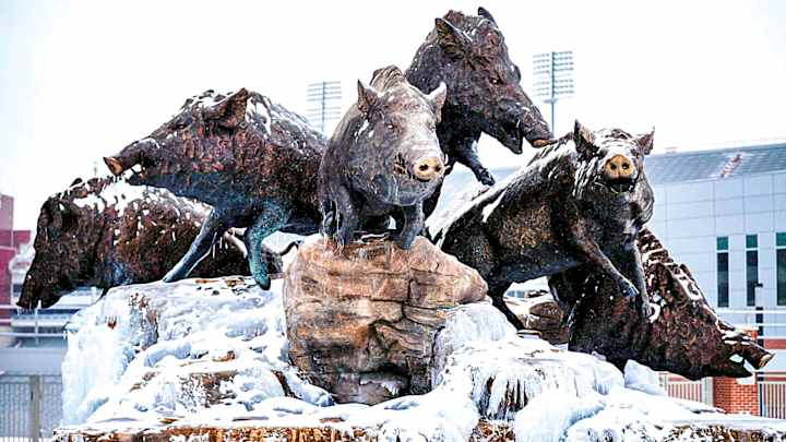 RECRUITING ROUND-UP: Busy Weekend for Hogs Football