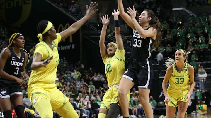WBB: Shorthanded Huskies fall in Oregon