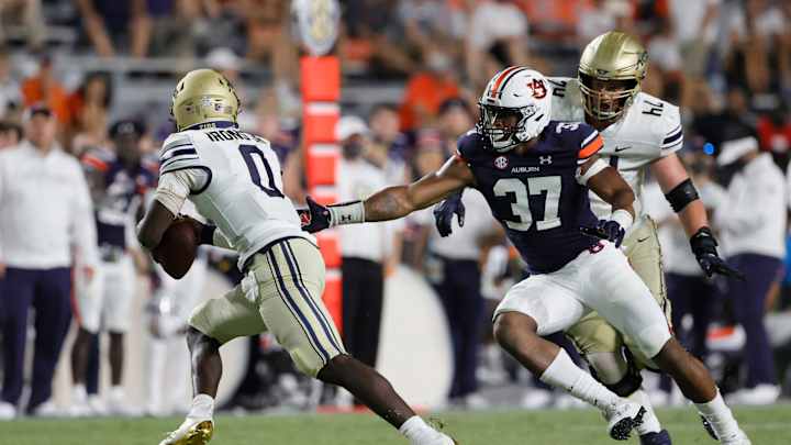 USC Lands Auburn LB Transfer Romello Height