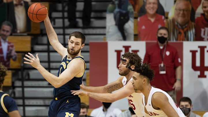 Indiana Favored to End Long Losing Streak to Michigan on Sunday
