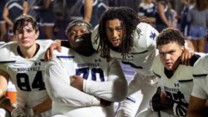 Huskies Offer Scholarship to Two-Way Iowa Athlete