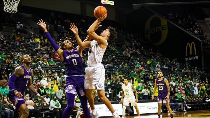 Ducks Blow Out Washington 84-56, Extend Streak to Six