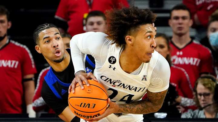 Jeremiah Davenport Earns AAC Honor Roll Spot for Third Time This Season