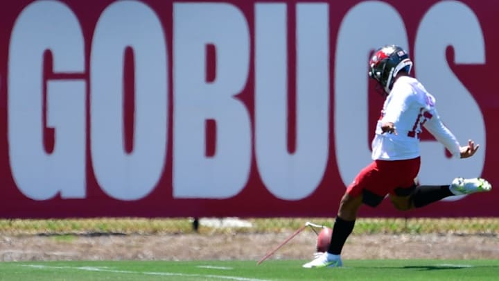 Buccaneers Sign 10 Players to Future Contracts