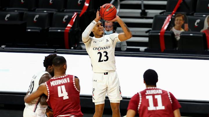 Three Man Weave: Cincinnati's Shooting Goes Ice-Cold in 61-58 Loss to Temple