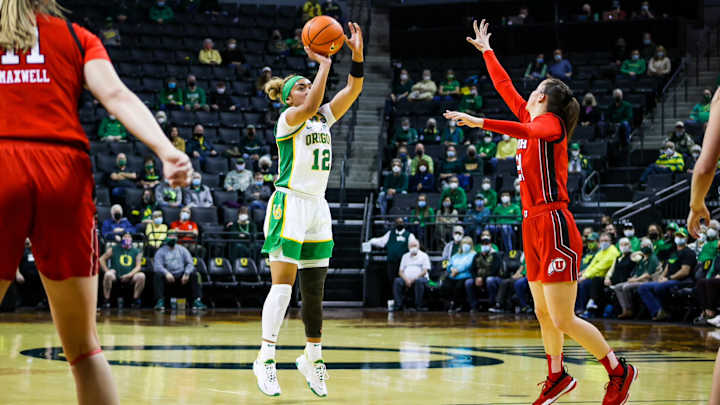 Oregon Ducks Win Intense Home Battle Against Utah, Take Home 70-66 Victory