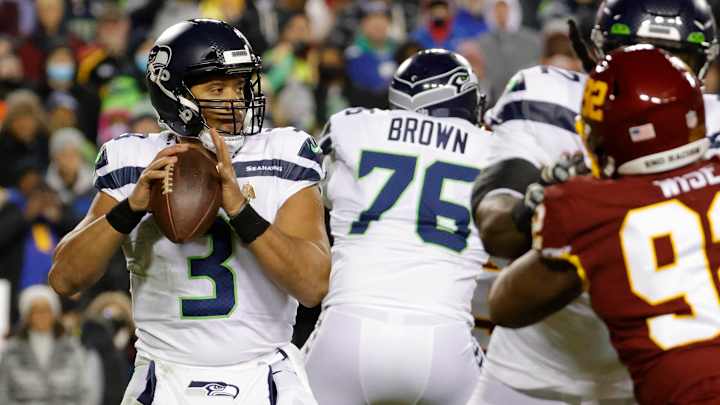 Russell Wilson Reiterates Commitment to Seahawks, Not Interested in East Coast