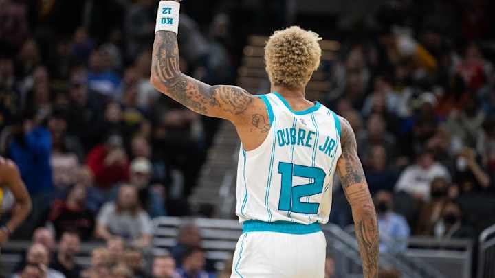 How to Watch, Listen, & Receive LIVE Updates of Hornets vs Lakers
