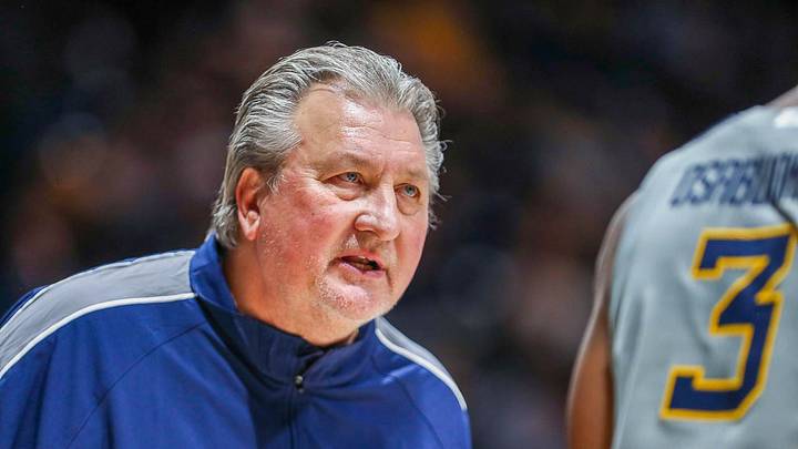 WATCH-LISTEN: Razorbacks vs. West Virginia at Bud Walton Arena