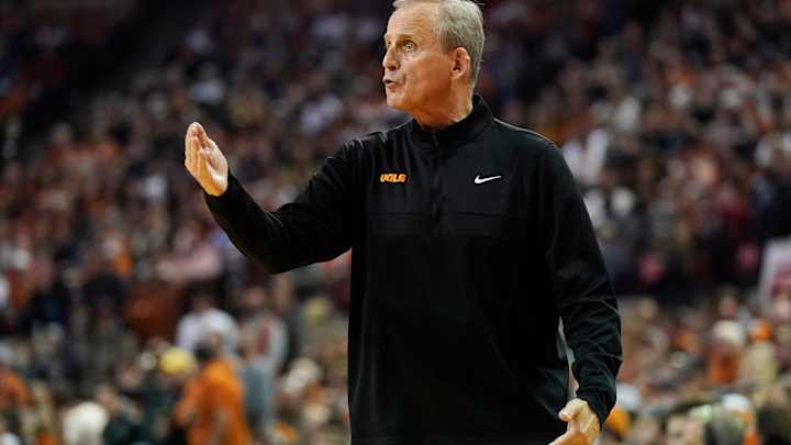 Longhorns Escape Tennessee In Rick Barnes' Return 52-51