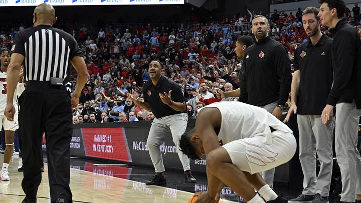 Louisville's Mike Pegues Voices Frustrations With Overtime Officiating vs. UNC