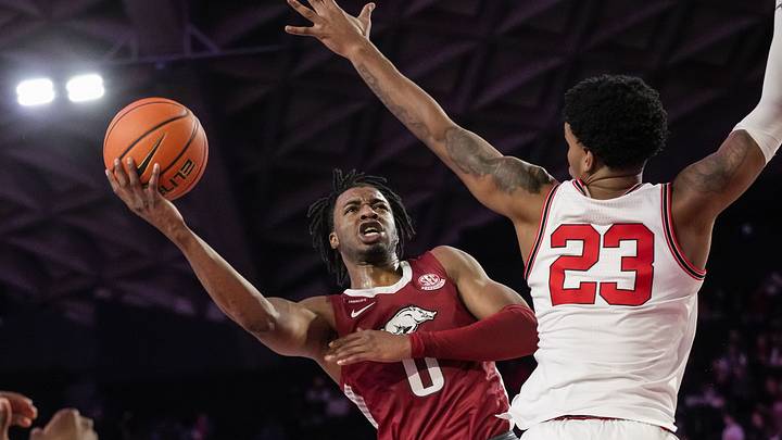 Razorbacks Keep Roll Going, Blasting Georgia