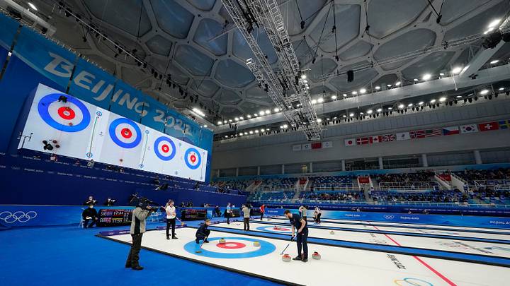 Olympic Mixed Doubles Curling Kicks Off in Beijing