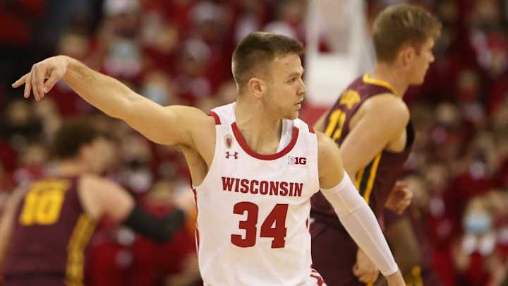 Big Ten: How to Watch First-Place Showdown Between Wisconsin and Illinois