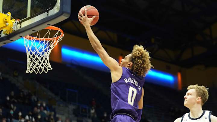 Huskies Make it Un-Bearable for Cal in Road Rout