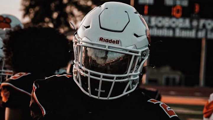 Huskies Extend Offer to Desert Speedster