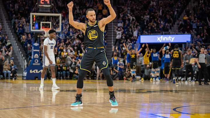 Steph Curry Reacts to Klay Thompson's Big Night Against Sacramento Kings