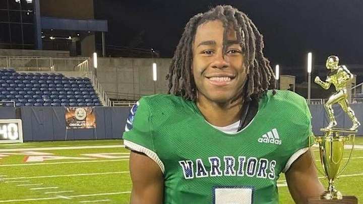 Huskies Offer Cornerback from Cincinnati State Champion