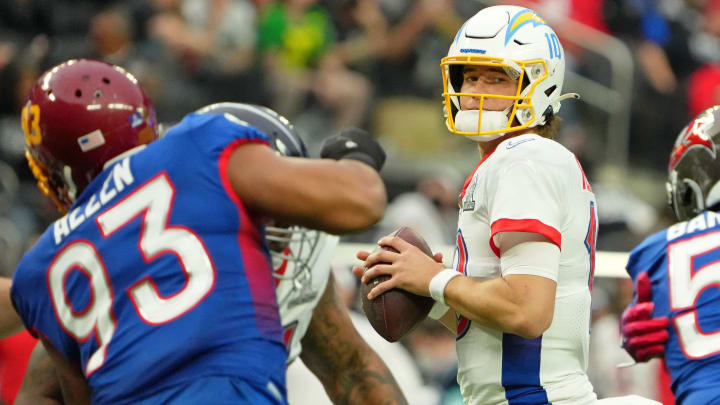 Former Oregon QB Justin Herbert Named 2022 Pro Bowl Offensive MVP