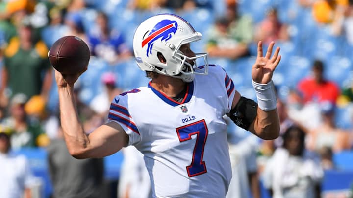 Giants Sign QB Davis Webb, P Jamie Gillan to Reserve/Futures Contracts