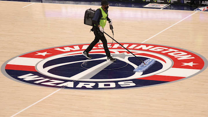 Altercation Breaks Out Between Wizards Assistant, Fan in Loss to Heat Altercation Breaks Out Between Wizards Assistant, Fan in Loss to Heat