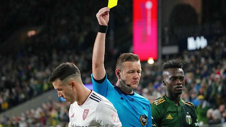 Player Ratings to the Theme of Foul