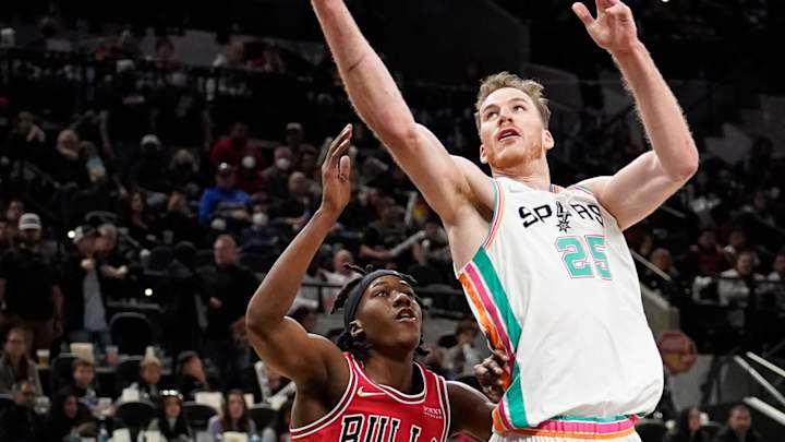 Filling In: Poeltl Could Offer Thunder Expanded Post Presence