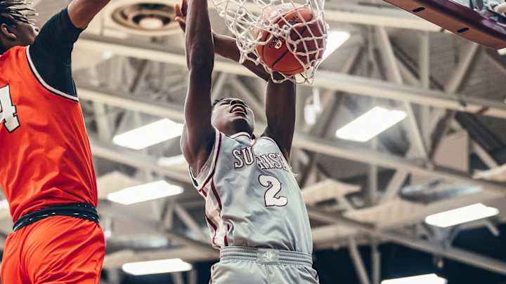 Elite 2023 PG Layden Blocker Remains Focused as Star Illuminates