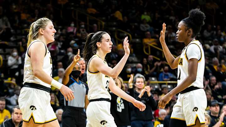 Iowa Women Complete Sweep of Gophers Iowa Women Complete Sweep of Gophers