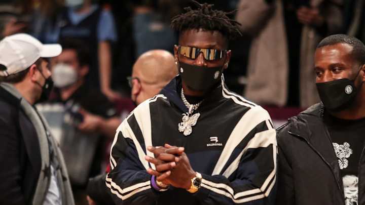 Former Buccaneers WR Antonio Brown Teams Up With Kanye West for New Gig