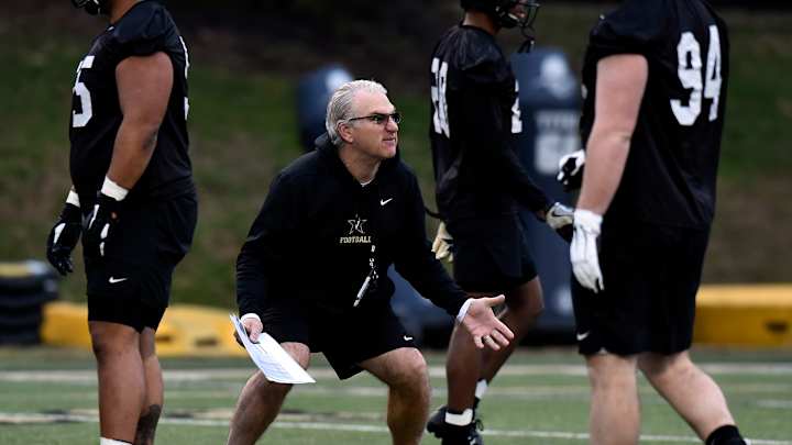 Brent Venables Excited About the Wisdom Ted Roof Brings to Oklahoma