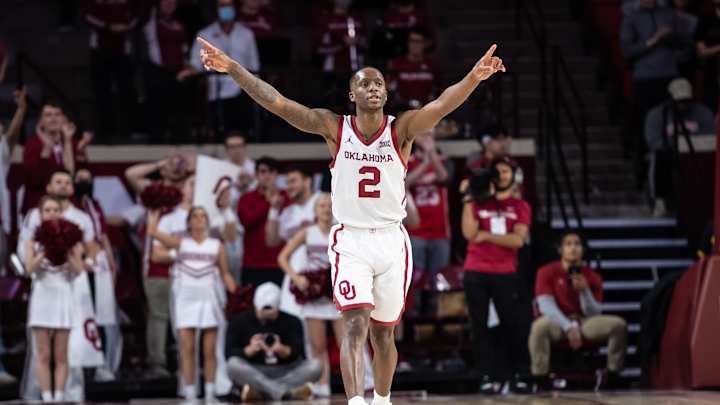 Oklahoma Sooners at Kansas Jayhawks: Preview & Players to Watch