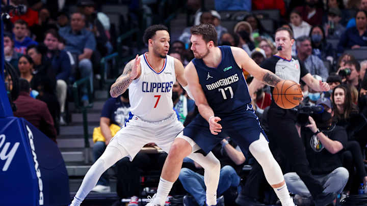 Mavs Donuts: Doncic Wins Award; Wizards Chemistry & NBA Roundup
