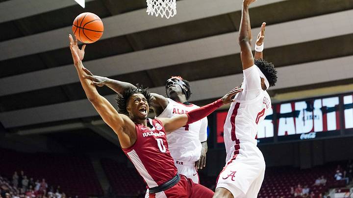 Alabama Holds Off Red-Hot Hogs 68-67