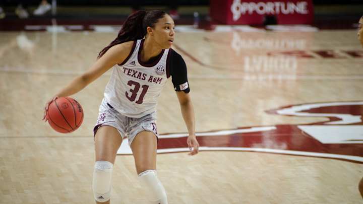Former Aggie Stars Signs Deals with WNBA's Atlanta Dream Former Aggie Stars Signs Deals with WNBA's Atlanta Dream
