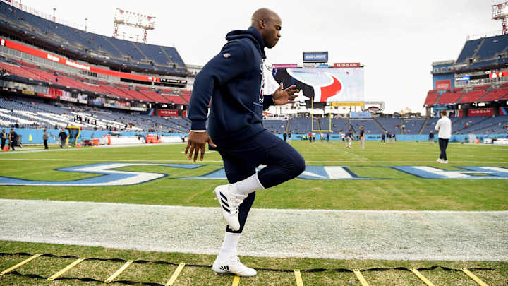 Adrian Peterson’s Wife Releases Statement on His Domestic Violence Arrest Adrian Peterson’s Wife Releases Statement on His Domestic Violence Arrest