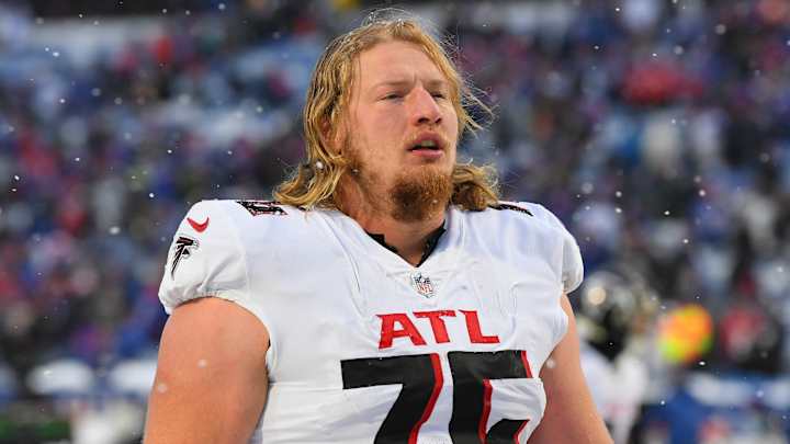 Falcons Re-Sign Former Husky OT Kaleb McGary Falcons Re-Sign Former Husky OT Kaleb McGary