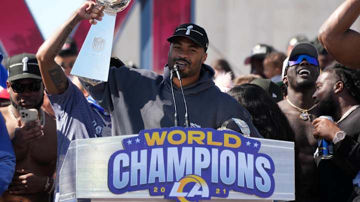 Former Trojan Robert Woods Honors USC During Super Bowl Parade Former Trojan Robert Woods Honors USC During Super Bowl Parade